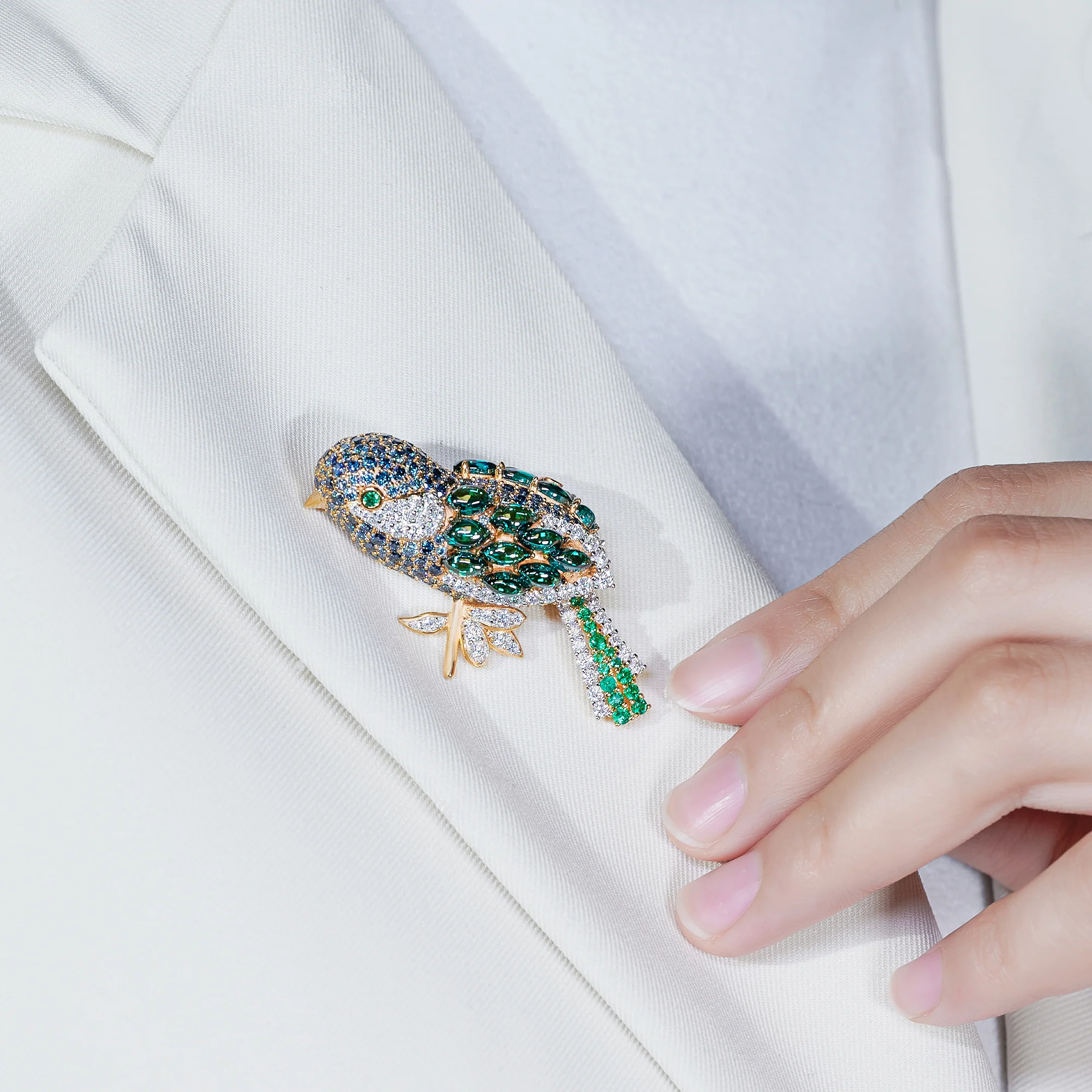 18K GOLD PLATED MAJESTIC MEADOW BIRD BROOCH IN STERLING SILVER - Image 4