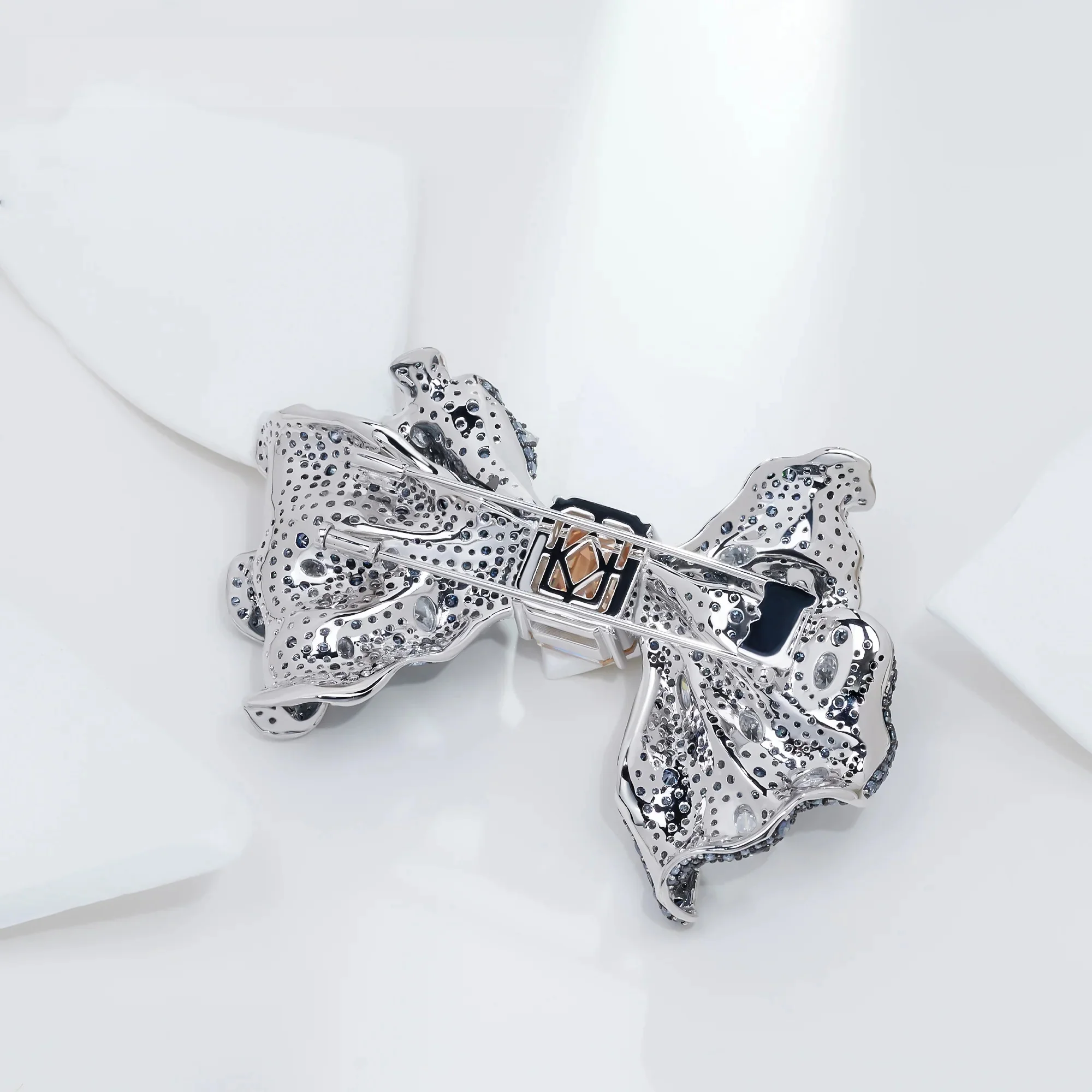 18K WHITE GOLD PLATED MOISSANITE BOW TIE BROOCH IN STERLING SILVER - Image 5