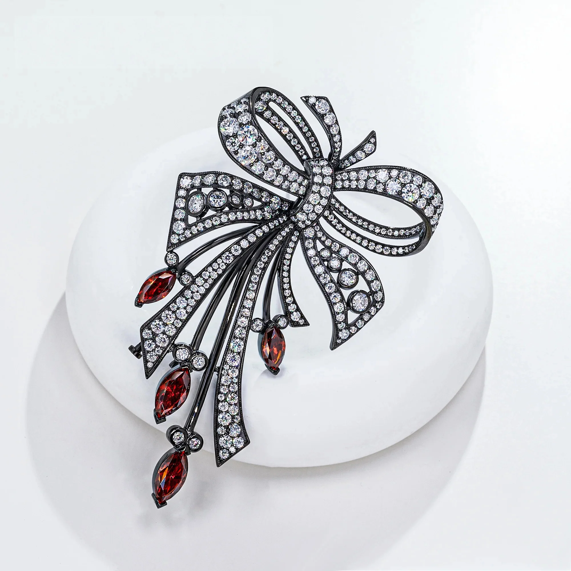 18K WHITE GOLD PLATED MOISSANITE CRIMSON ELEGANCE BOW BROOCH IN STERLING SILVER - Image 6