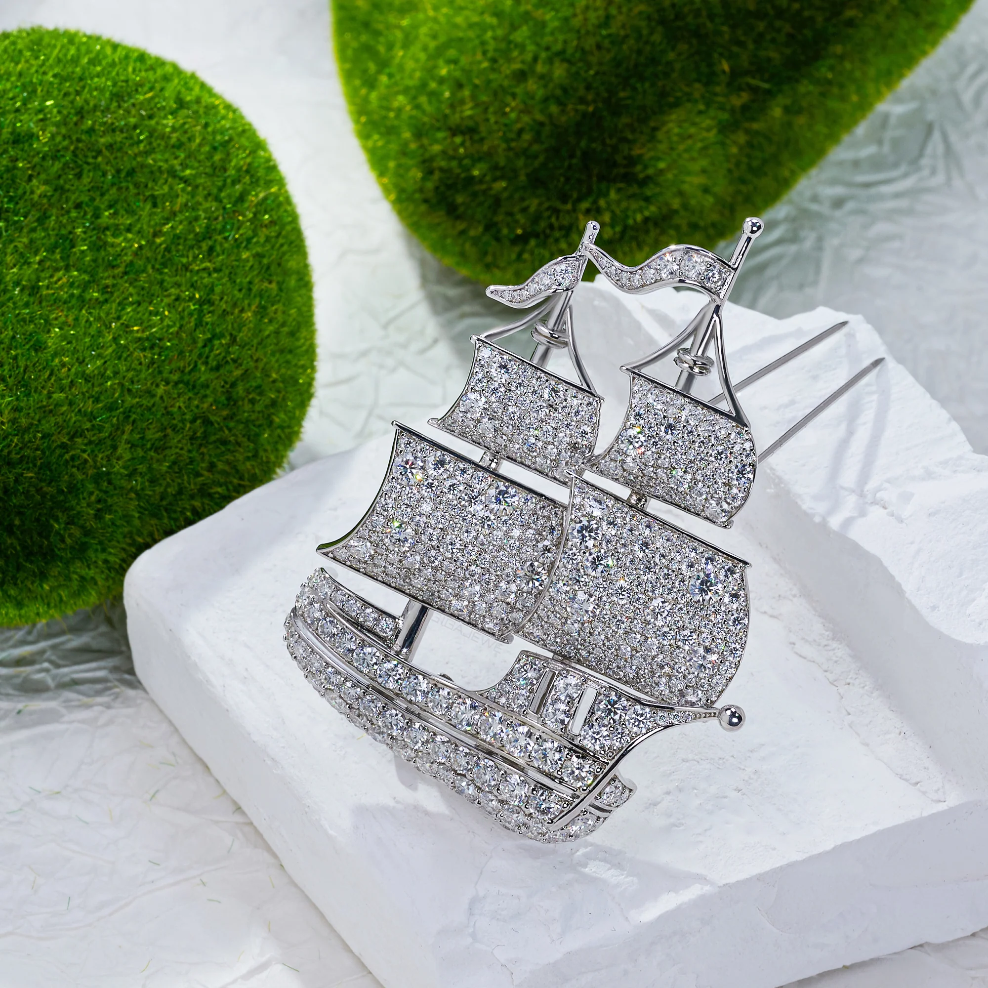 18K WHITE GOLD PLATED SAILING SERENITY BROOCH IN STERLING SILVER - Image 6