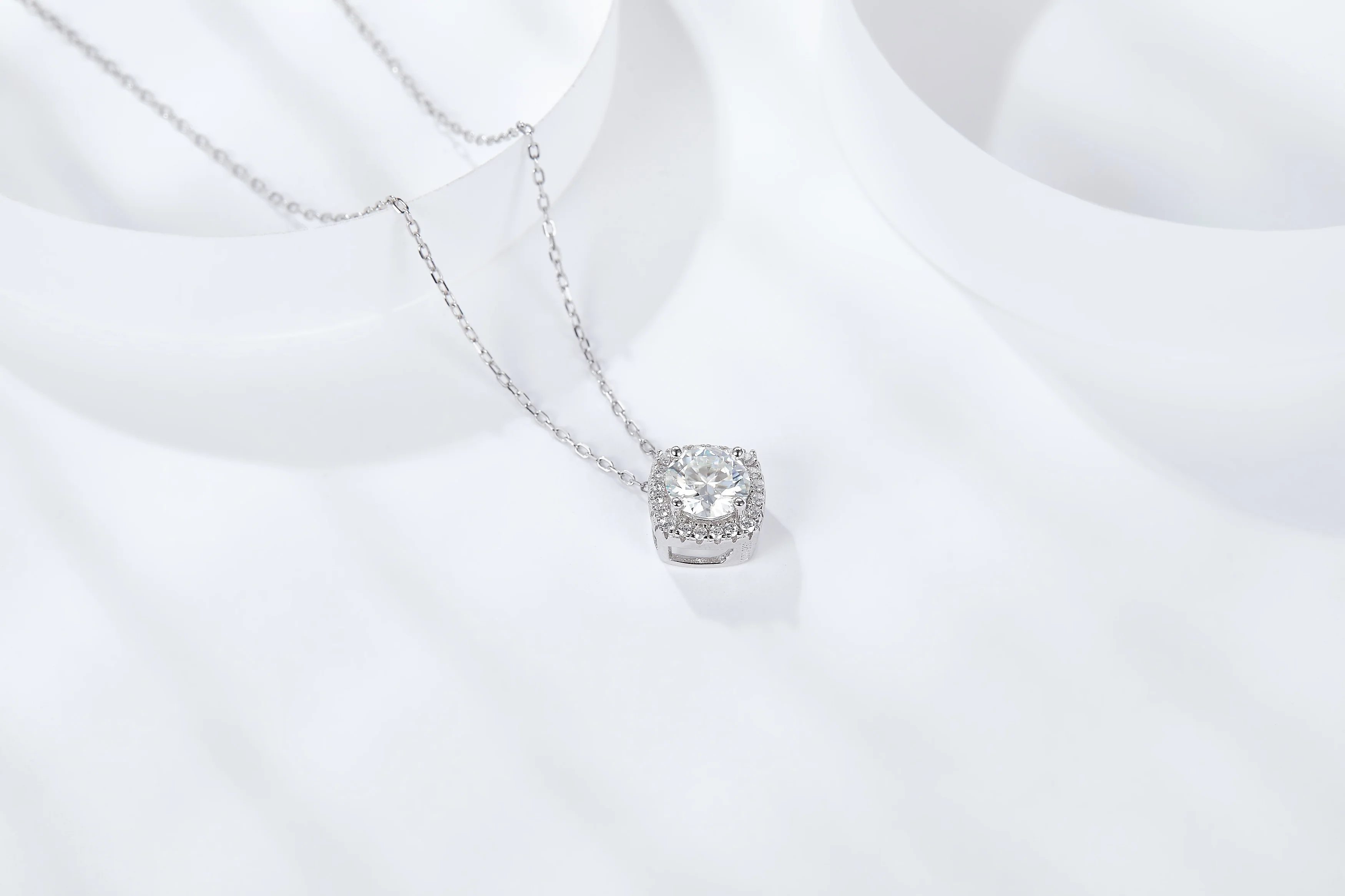 1CT ENCASED ROUND CUT MOISSANITE PENDANT NECKLACE IN STERLING SILVER - Image 3