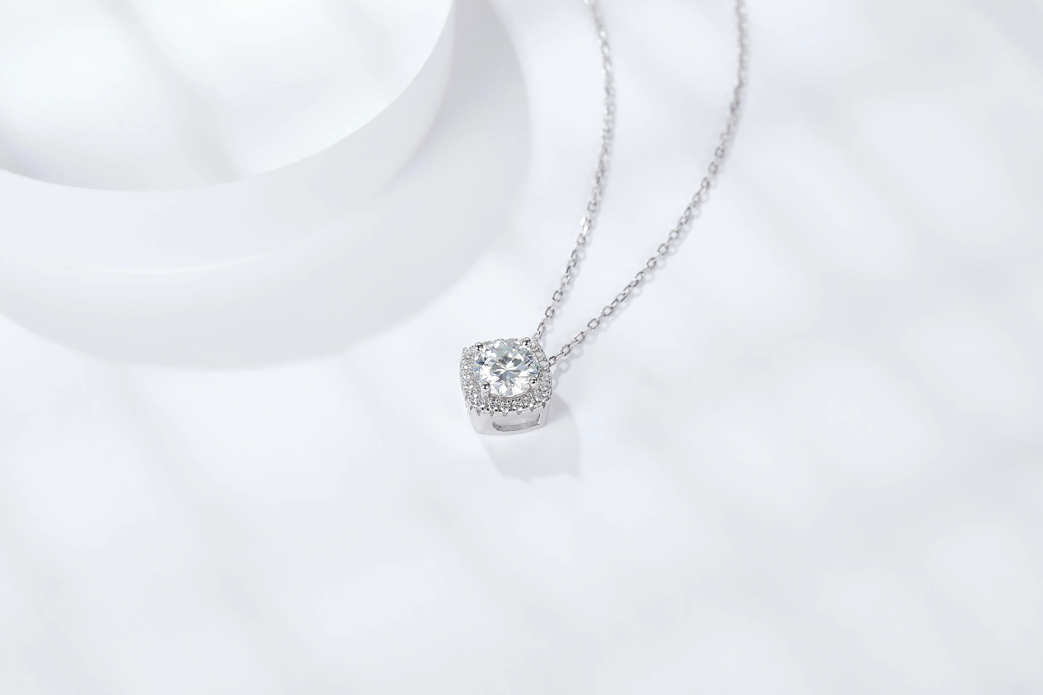 1CT ENCASED ROUND CUT MOISSANITE PENDANT NECKLACE IN STERLING SILVER - Image 4