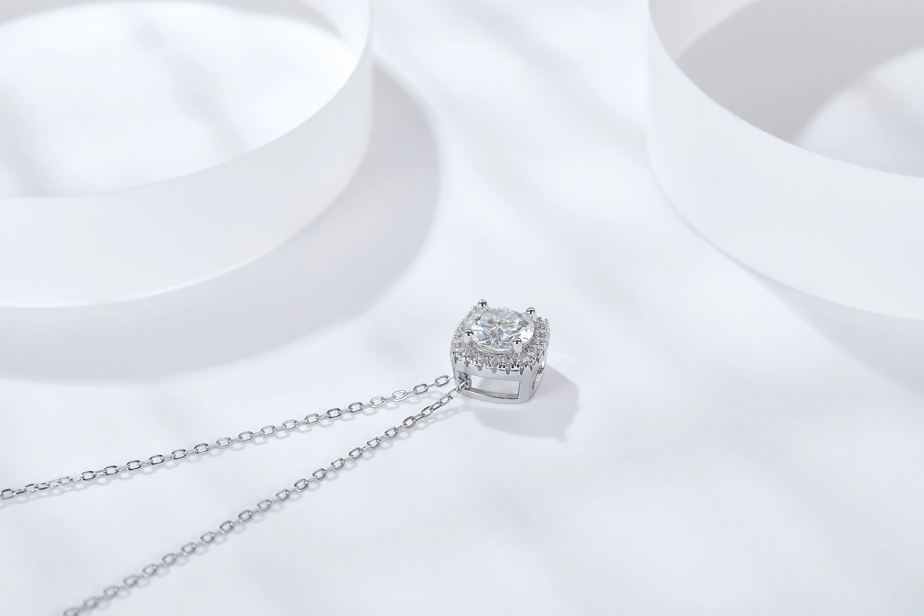 1CT ENCASED ROUND CUT MOISSANITE PENDANT NECKLACE IN STERLING SILVER - Image 5