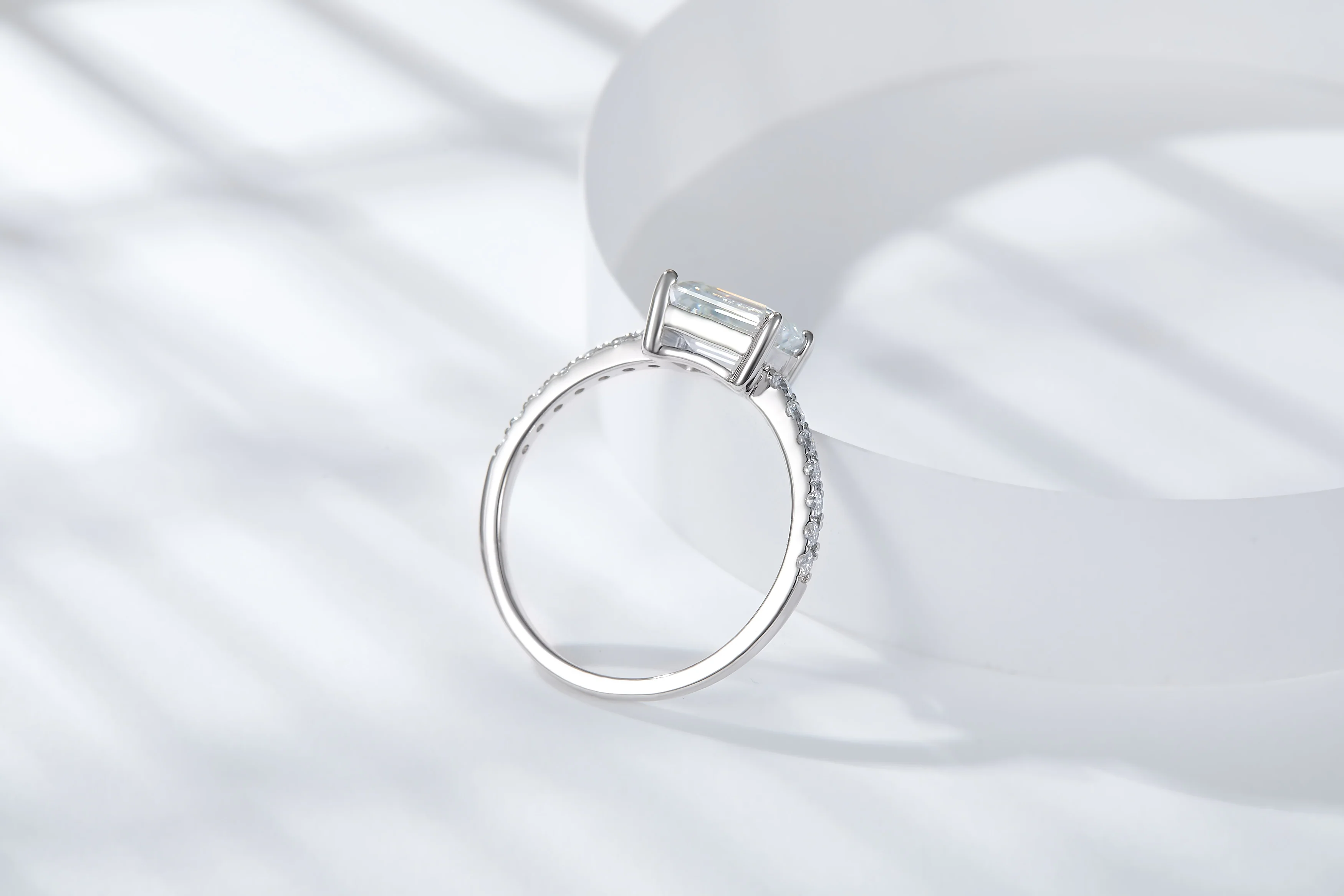 1CT MOISSANITE DIAMOND EMERALD CUT IN STERLING SILVER - Image 4