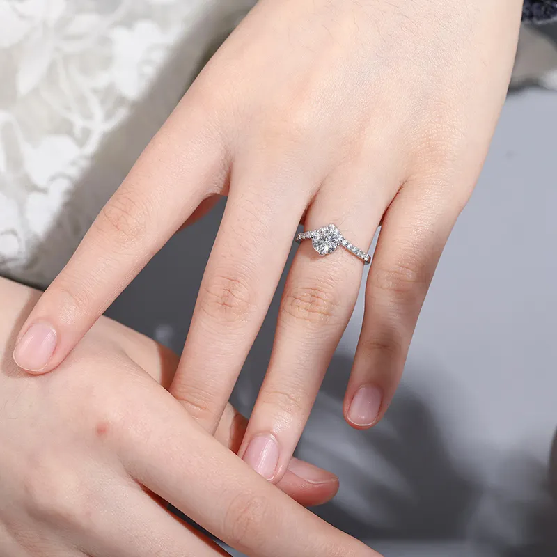 1ct MOISSANITE DIAMOND SOLITAIRE RING IN STERLING SILVER - Image 4