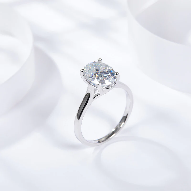2.5CT OVAL CUT MOISSANITE RING IN STERLING SILVER - Image 3