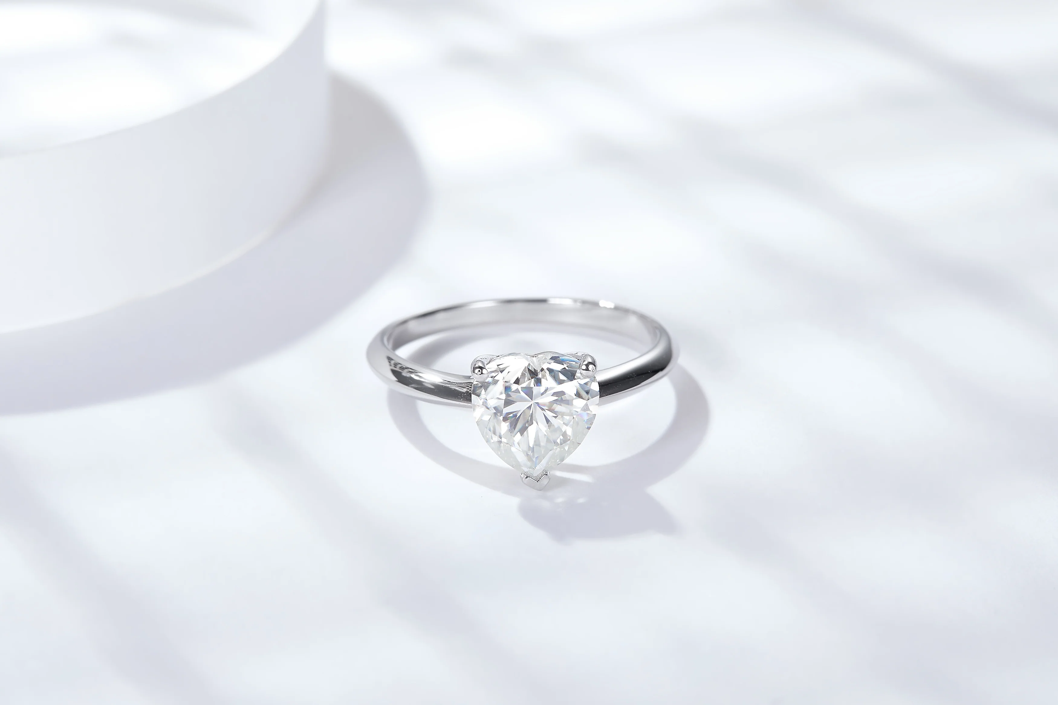 IE1046 2CT HEART CUT MOISSANITE RING IN STERLING SILVER - Image 5