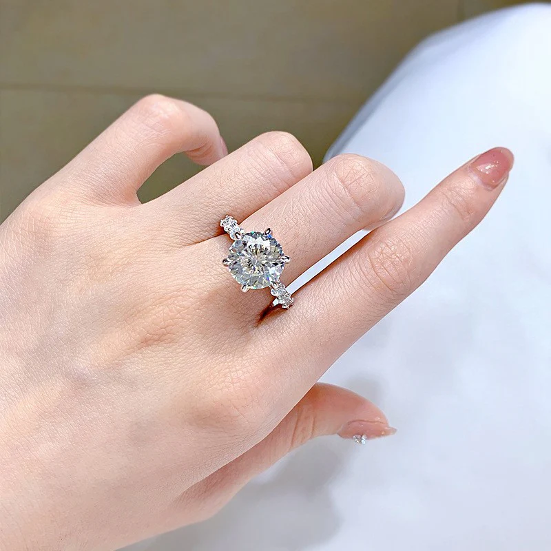 5CT ROUND BRILLIANT CUT MOISSANITE DIAMOND RING IN STERLING SILVER - Image 2