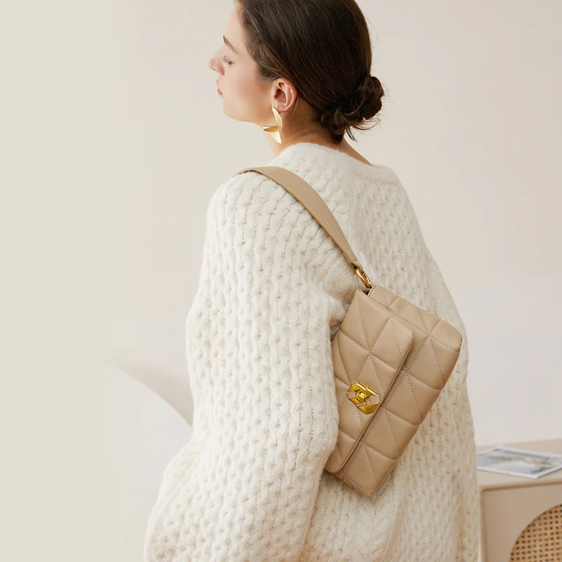 ARLETTE SOFT FLAP BAG - Image 4