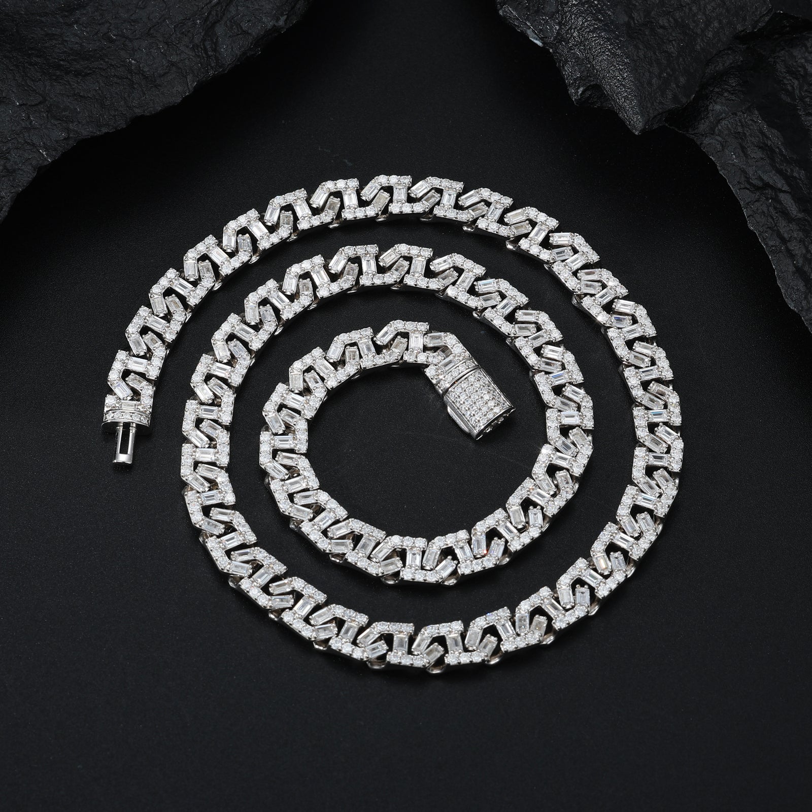 BAGUETTE MOISSANITE DIAMOND ICED OUT LINK CHAIN IN STERLING SILVER - Image 5
