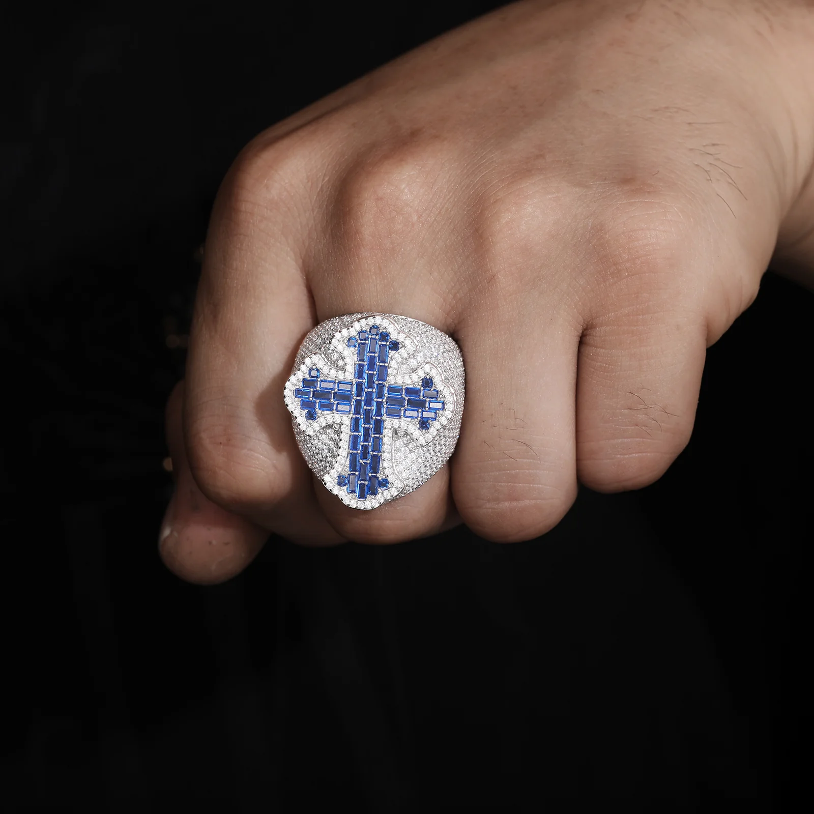 BAGUETTE OPPULENCE MOISSANITE CROSS RING IN STERLING SILVER - Image 4
