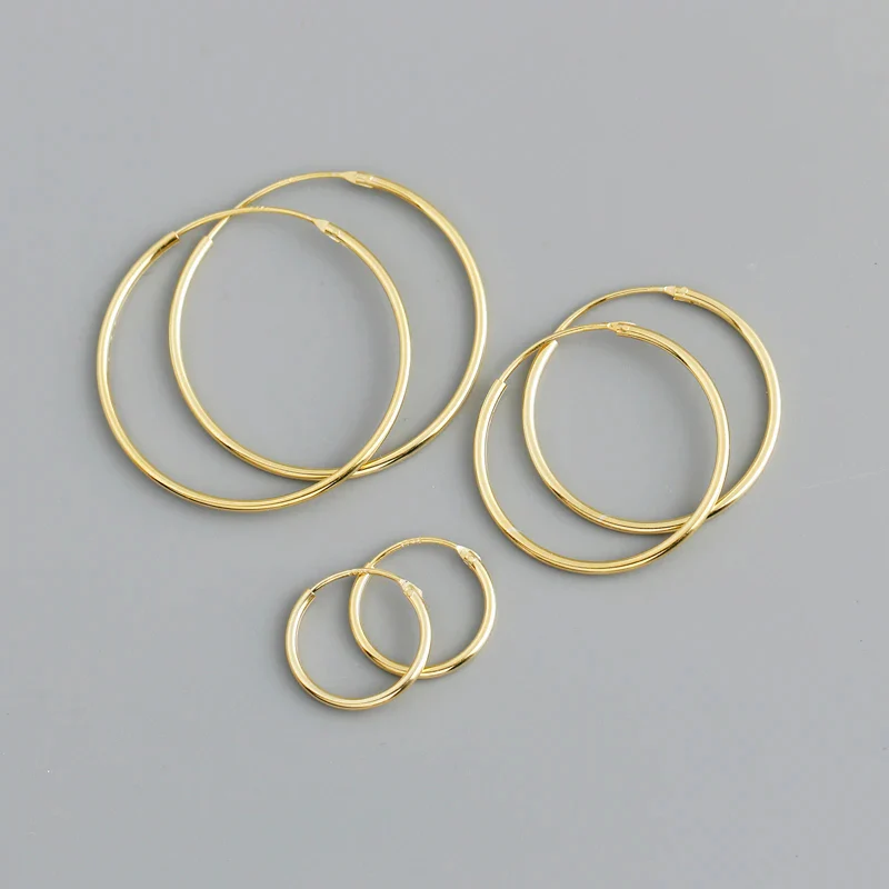 CLASSIC HOOP EARRING IN STERLING SILVER - Image 2