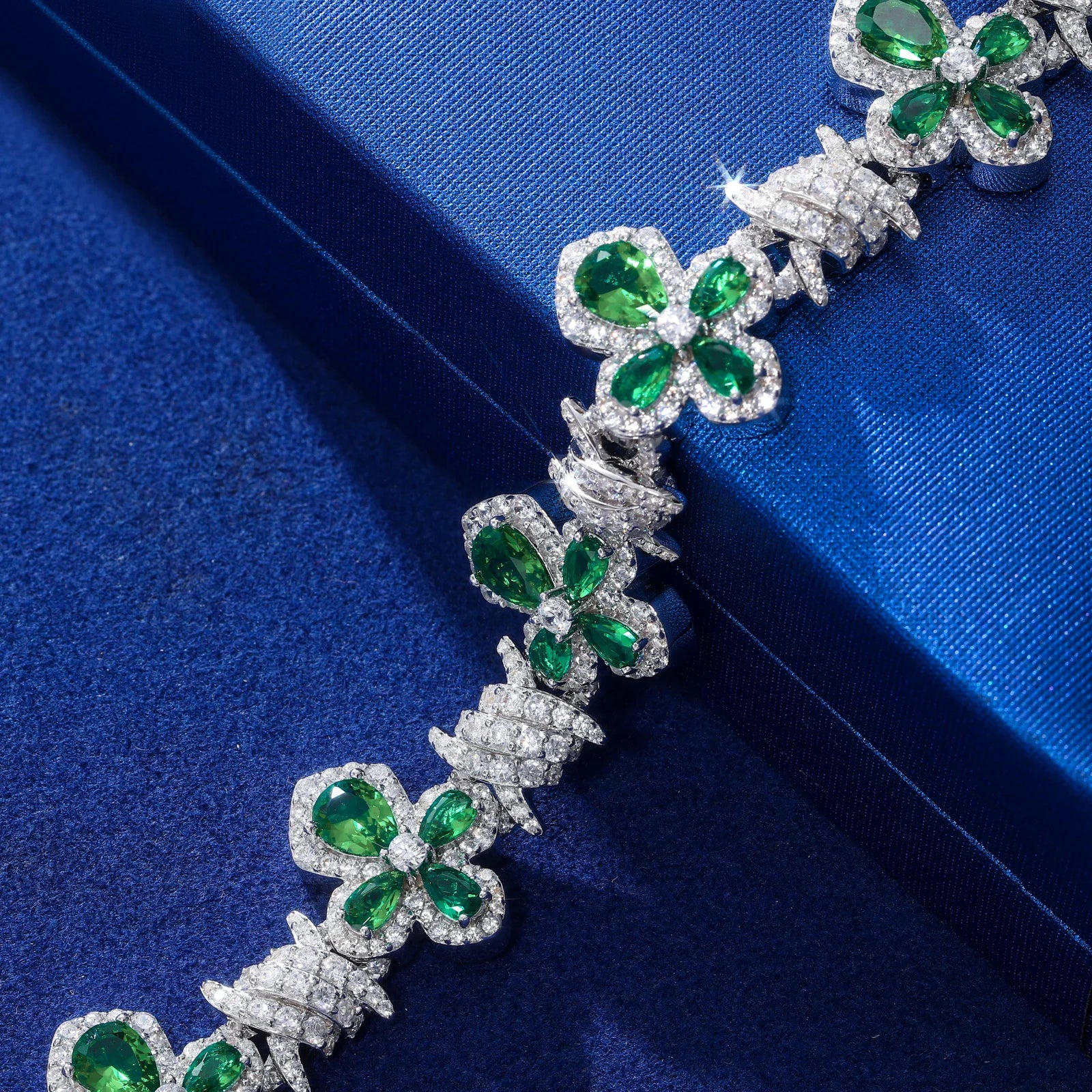 COLORED MOISSANITE FOUR LEAF CLOVER BRACELET IN STERLING SILVER - Image 4