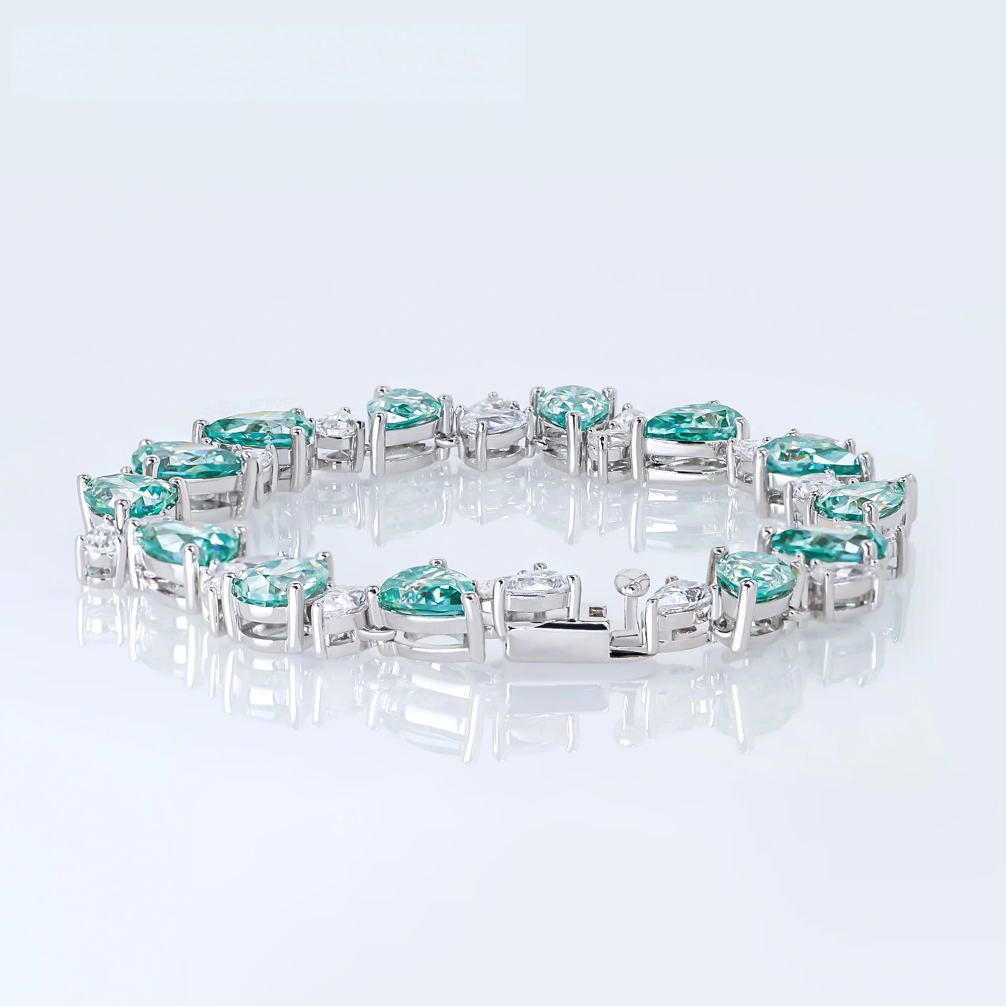 CYAN MOISSANITE PEAR CUT BRACELET IN SOLID GOLD - Image 2