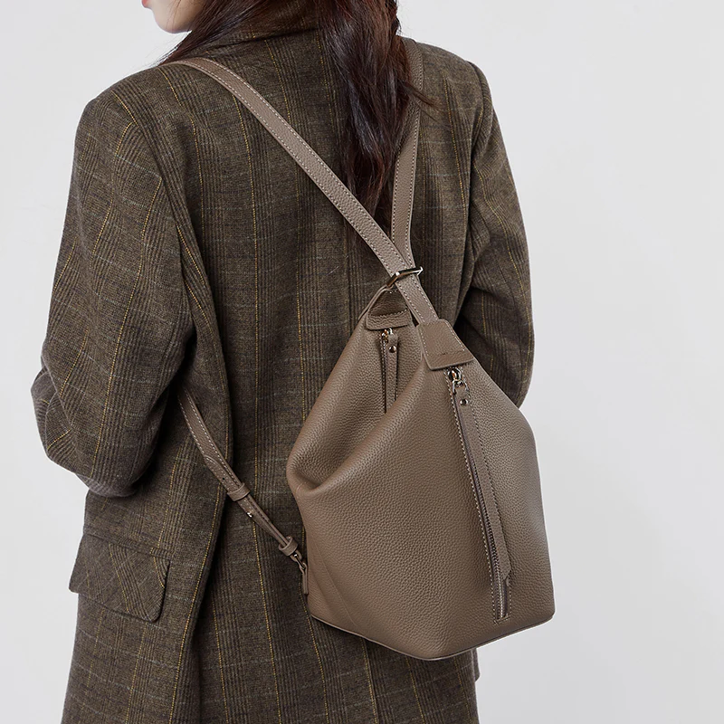 ELARA BUCKET BACKPACK - Image 2