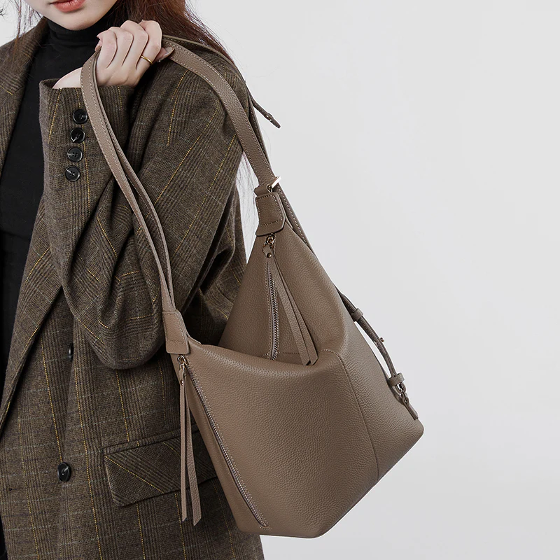 ELARA BUCKET BACKPACK - Image 3