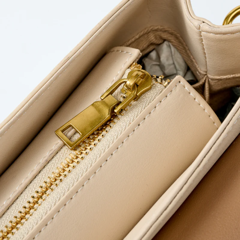 ELARA CLASSIC FLAP BAG - Image 3