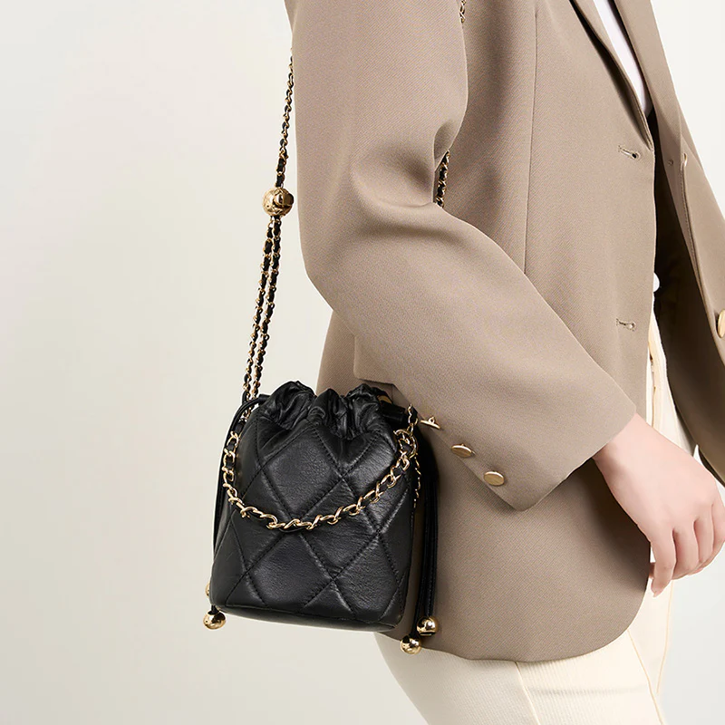 FIORA LUXE BUCKET BAG - Image 4
