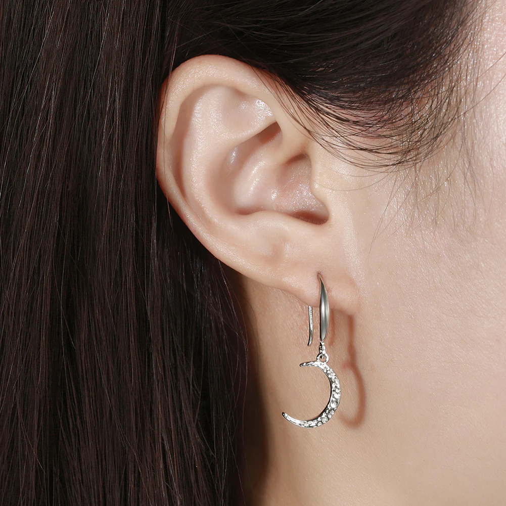 HAMMERED CRESCENT MOON EARRINGS IN STERLING SILVER - Image 3