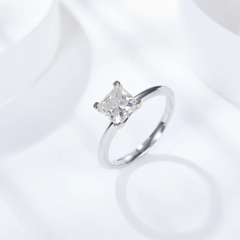 IE00126 2CT MOISSANITE DIAMOND PRINCESS CUT RING IN STERLING SILVER - Image 3