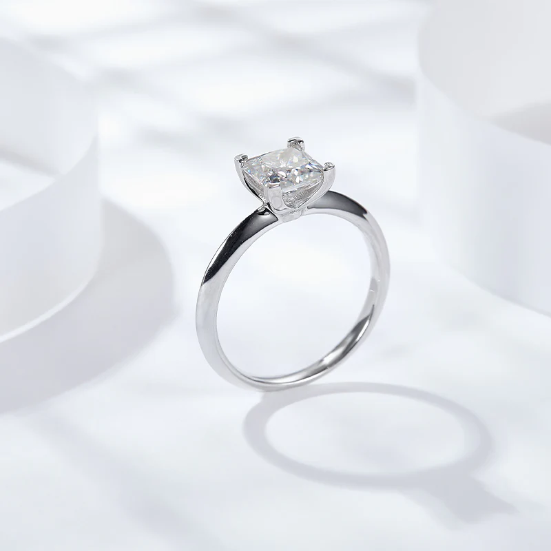 IE00126 2CT MOISSANITE DIAMOND PRINCESS CUT RING IN STERLING SILVER - Image 4