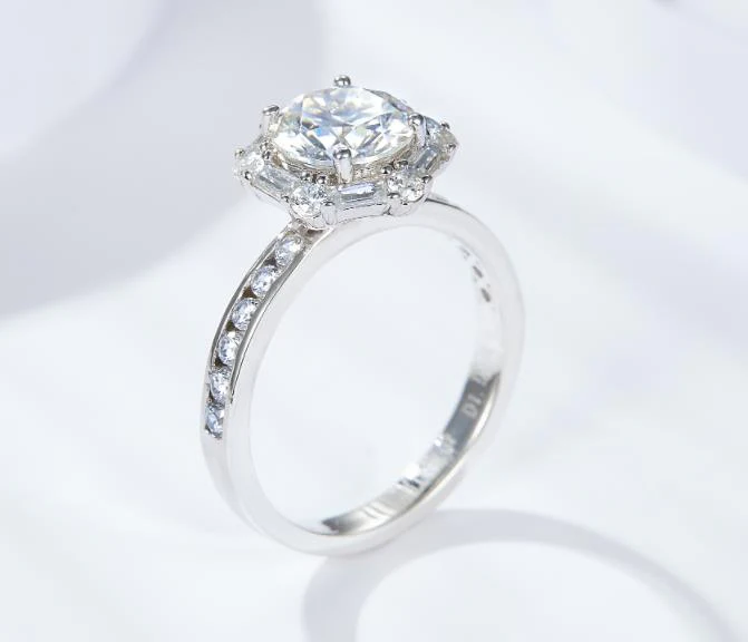 IE00199 1CT ROUND HEXAGON MOISSANITE RING IN STERLING SILVER - Image 3