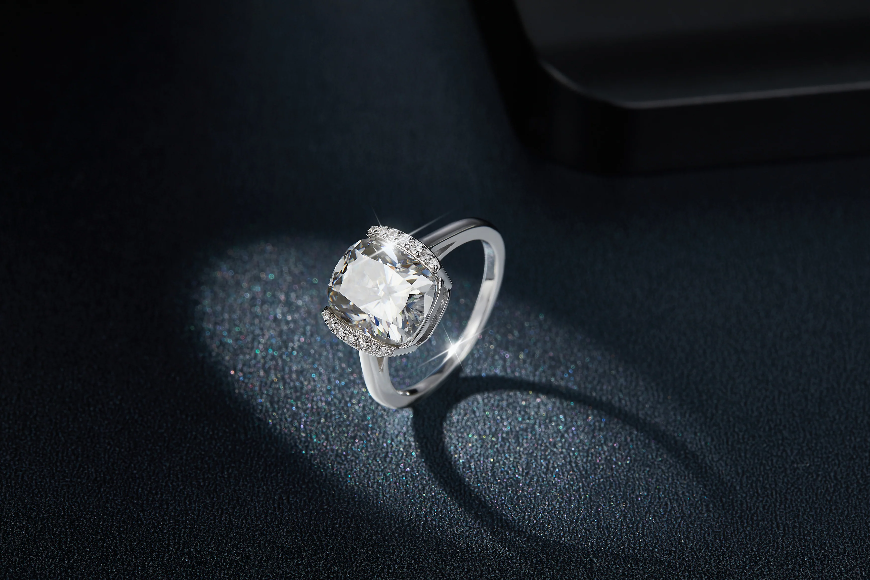 IE00207 CUSHION CUT MOISSANITE DIAMOND RING IN STERLING SILVER - Image 3