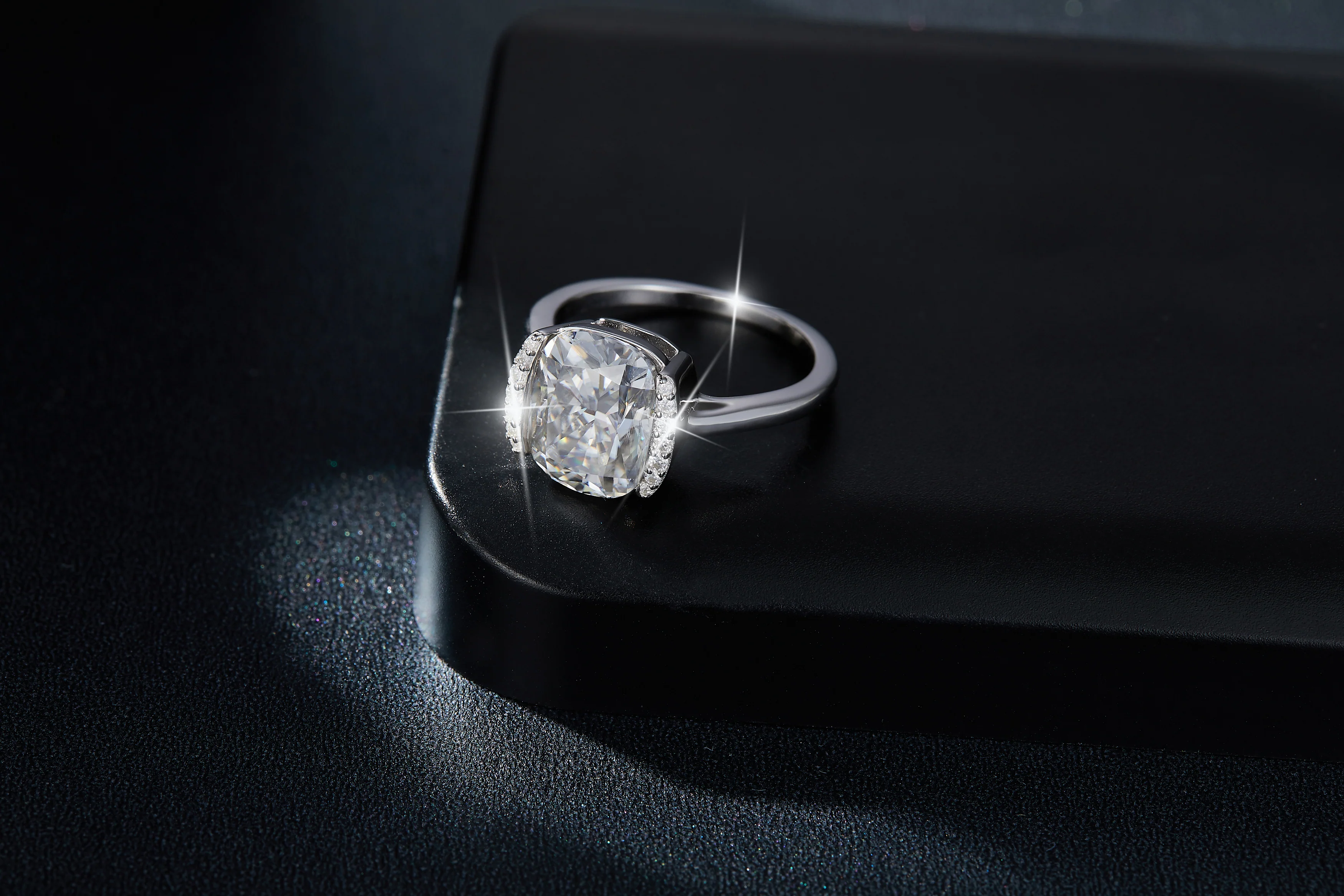IE00207 CUSHION CUT MOISSANITE DIAMOND RING IN STERLING SILVER - Image 4