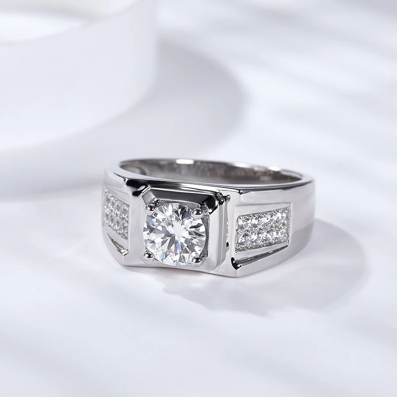 IE00231 1CT 6.5MM ROUND CUT MOISSANITE SIGNET RING IN STERLING SILVER - Image 2