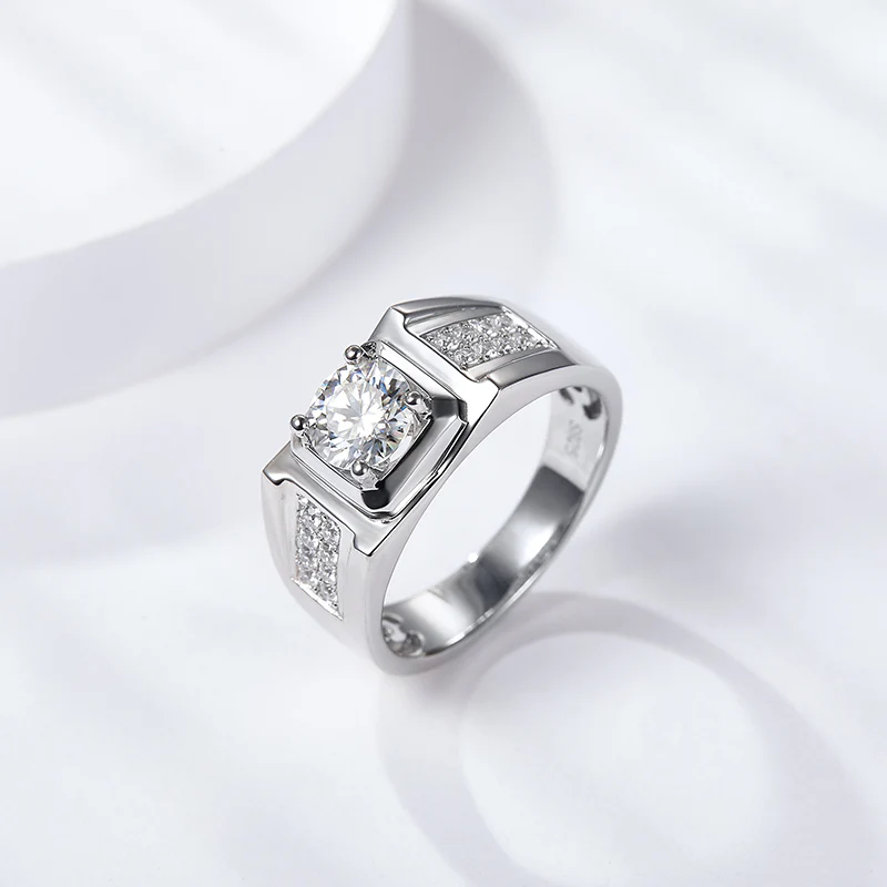 IE00231 1CT 6.5MM ROUND CUT MOISSANITE SIGNET RING IN STERLING SILVER - Image 3