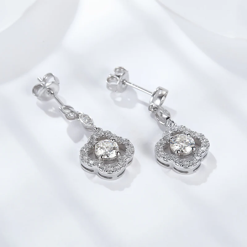 IE0024 5MM CLOVER HALO MOISSANITE DIAMOND DROP EARRINGS IN STERLING SILVER - Image 3