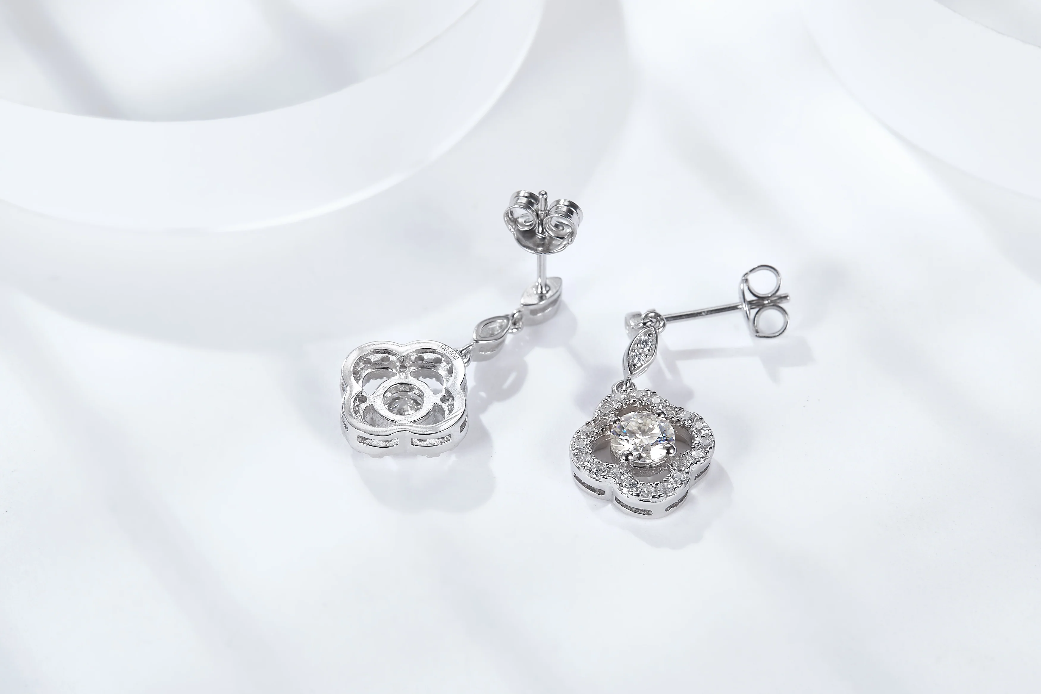 IE0024 5MM CLOVER HALO MOISSANITE DIAMOND DROP EARRINGS IN STERLING SILVER - Image 4