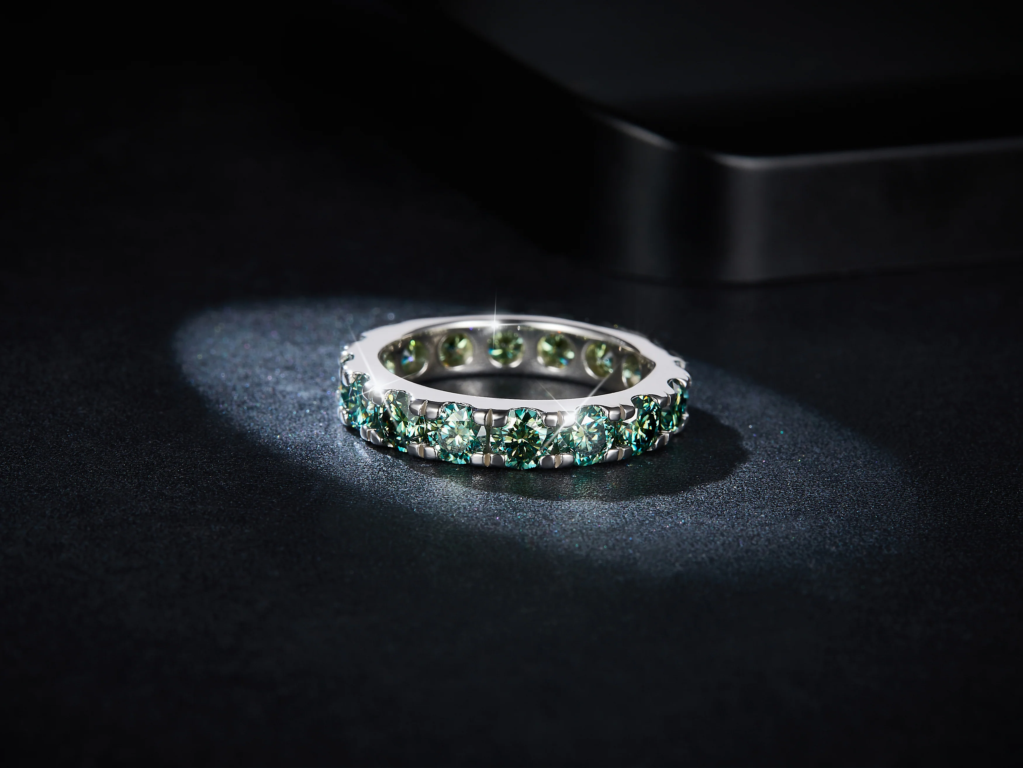 IE00257 GREEN MOISSANITE RING IN STERLING SILVER - Image 3