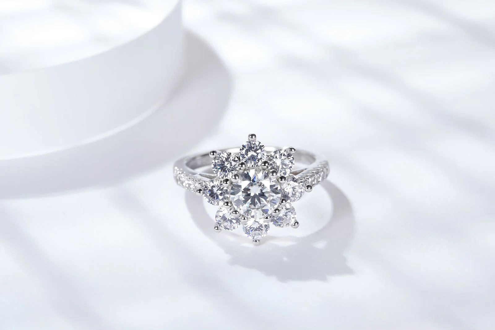 IE0035 6.5MM 1 CARAT FLOWER ROUND CUT MOISSANITE DIAMOND RING IN STERLING SILVER - Image 3