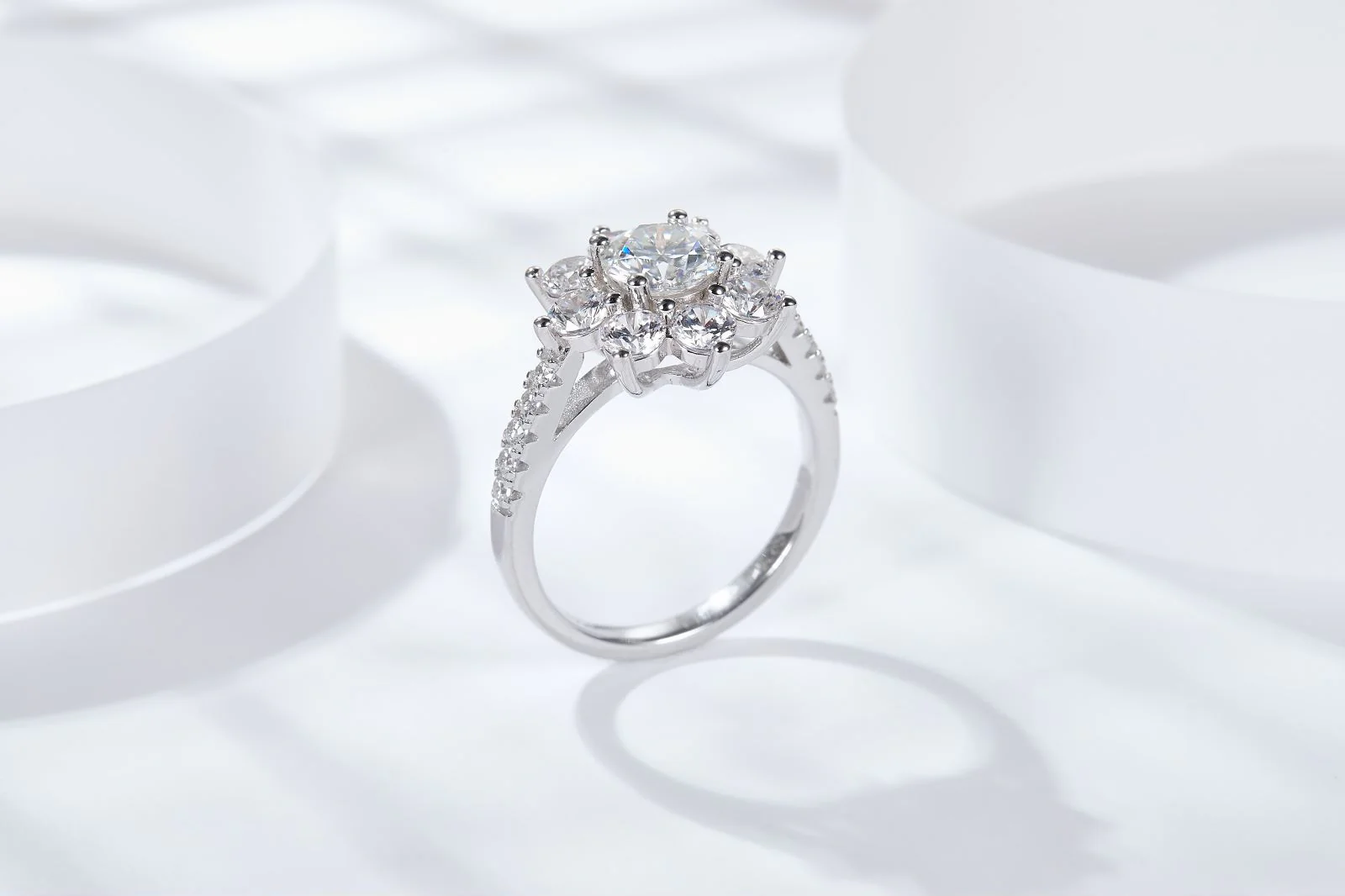 IE0035 6.5MM 1 CARAT FLOWER ROUND CUT MOISSANITE DIAMOND RING IN STERLING SILVER - Image 4