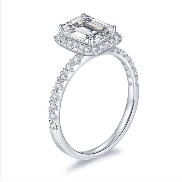 IE0055 1CT MOISSANITE EMERALD CUT RING IN STERLING SILVER - Image 3