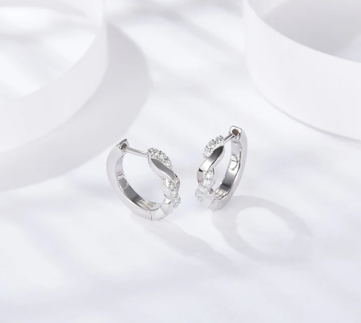 IE0057 SWIRLED MOISSANITE DIAMOND HOOP EARRINGS IN STERLING SILVER - Image 4
