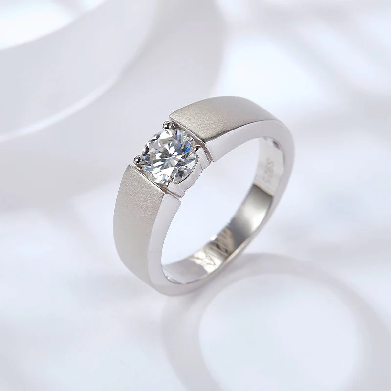 IE0065 6.5MM ROUND CUT MOISSANITE SIGNET RING IN STERLING SILVER - Image 2
