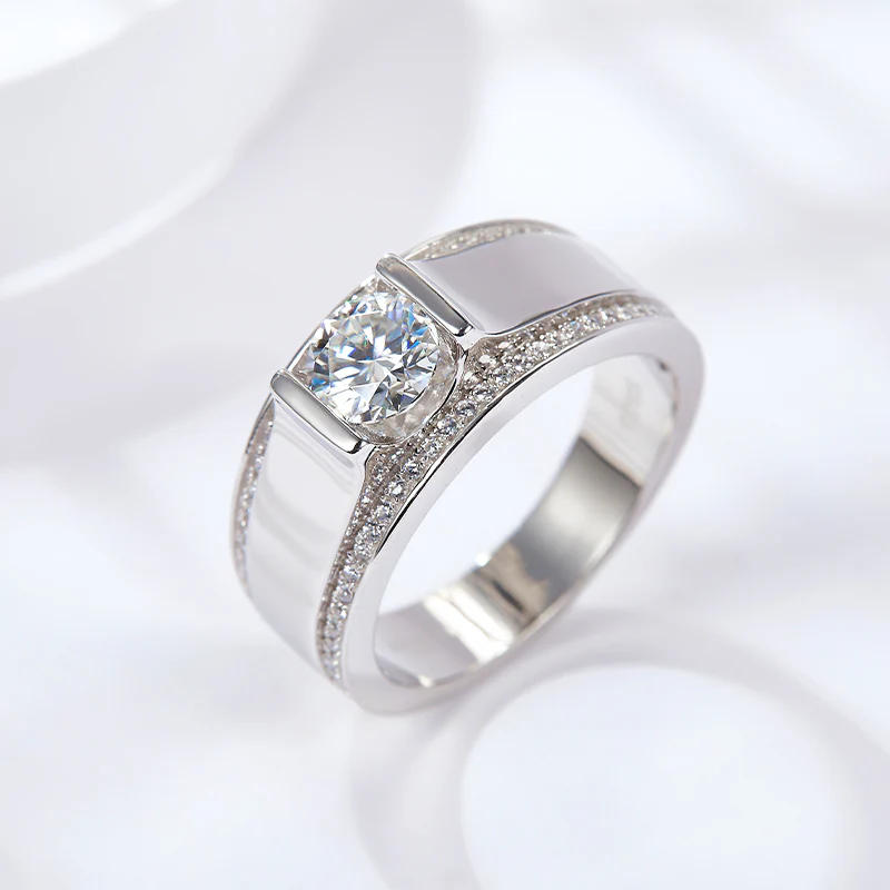 IE0067 6.5MM ROUND CUT MOISSANITE DIAMOND SIGNET RING IN STERLING SILVER - Image 2