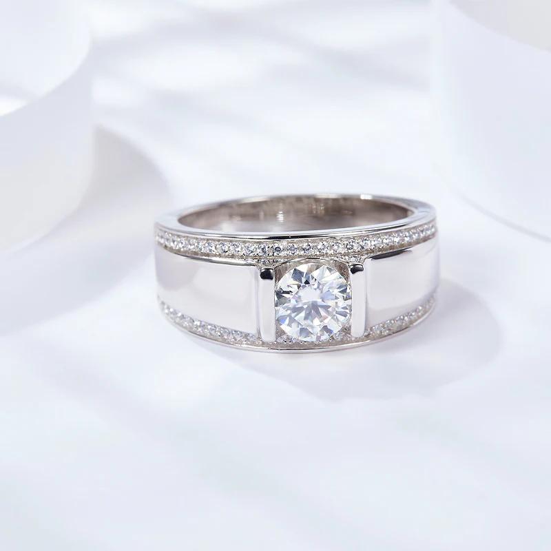 IE0067 6.5MM ROUND CUT MOISSANITE DIAMOND SIGNET RING IN STERLING SILVER - Image 3