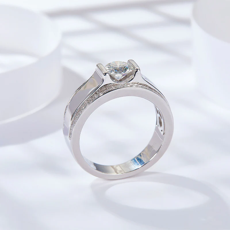 IE0067 6.5MM ROUND CUT MOISSANITE DIAMOND SIGNET RING IN STERLING SILVER - Image 4