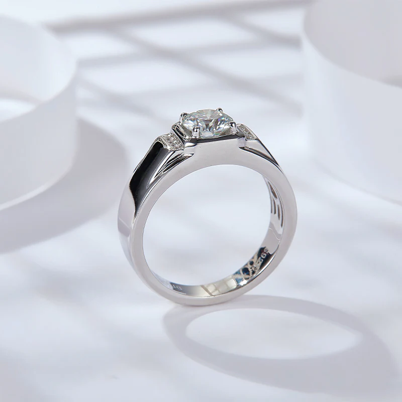 IE0069 6.5MM ROUND CUT MOISSANITE SIGNET RING IN STERLING SILVER - Image 3
