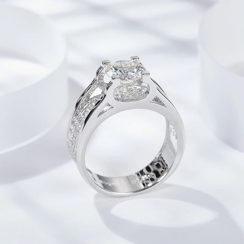 IE0072 ROUND CUT 6.5MM MOISSANITE SIGNET RING IN STERLING SILVER - Image 3