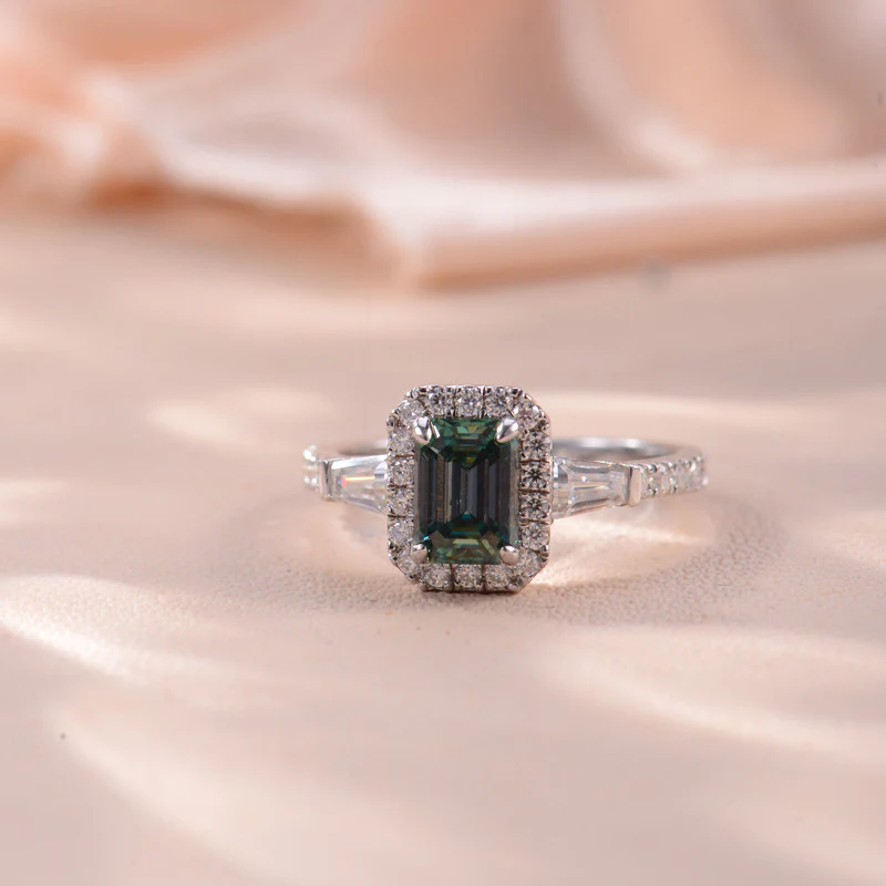 IE0083 1CT GREEN MOISSANITE EMERALD CUT RING IN STERLING SILVER - Image 5