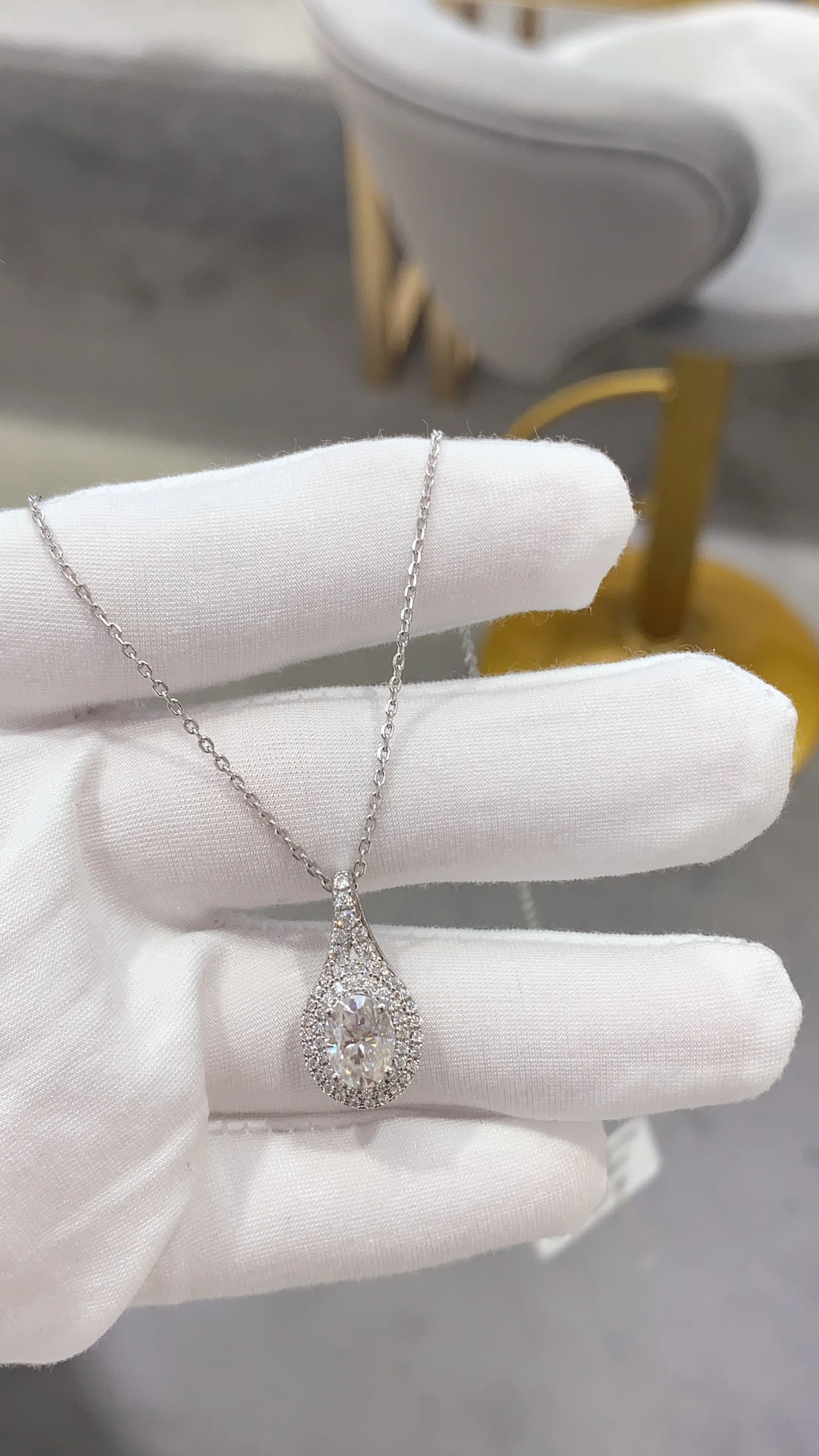 IE0097 2CT ROUND CUT MOISSANITE PENDANT NECKLACE IN STERLING SILVER - Image 4
