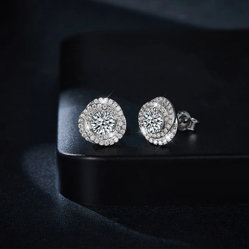 IE0099 0.5CT ENCASED MOISSANITE STUD EARRINGS IN STERLING SILVER - Image 3