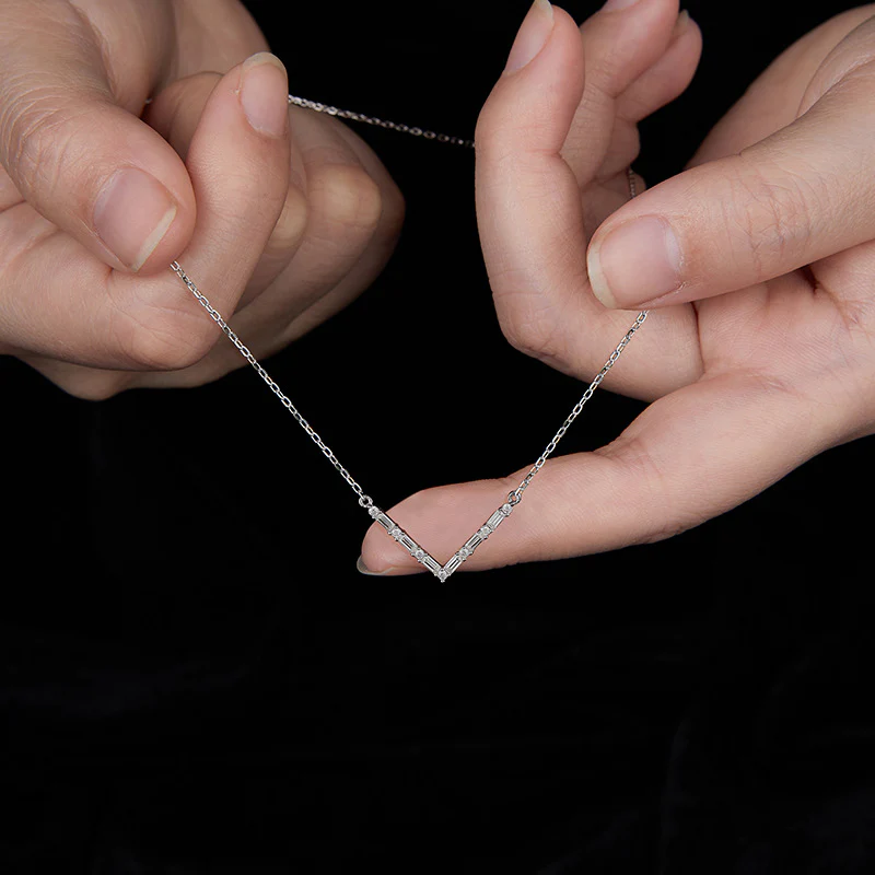 IE0106 MINIMALIST MOISSANITE NECKLACE IN STERLING SILVER - Image 3