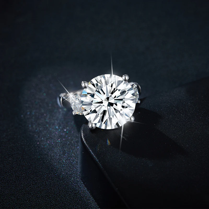 IE0110 ROUND BRILLIANT CUT MOISSANITE ENGAGEMENT RING IN STERLING SILVER - Image 3