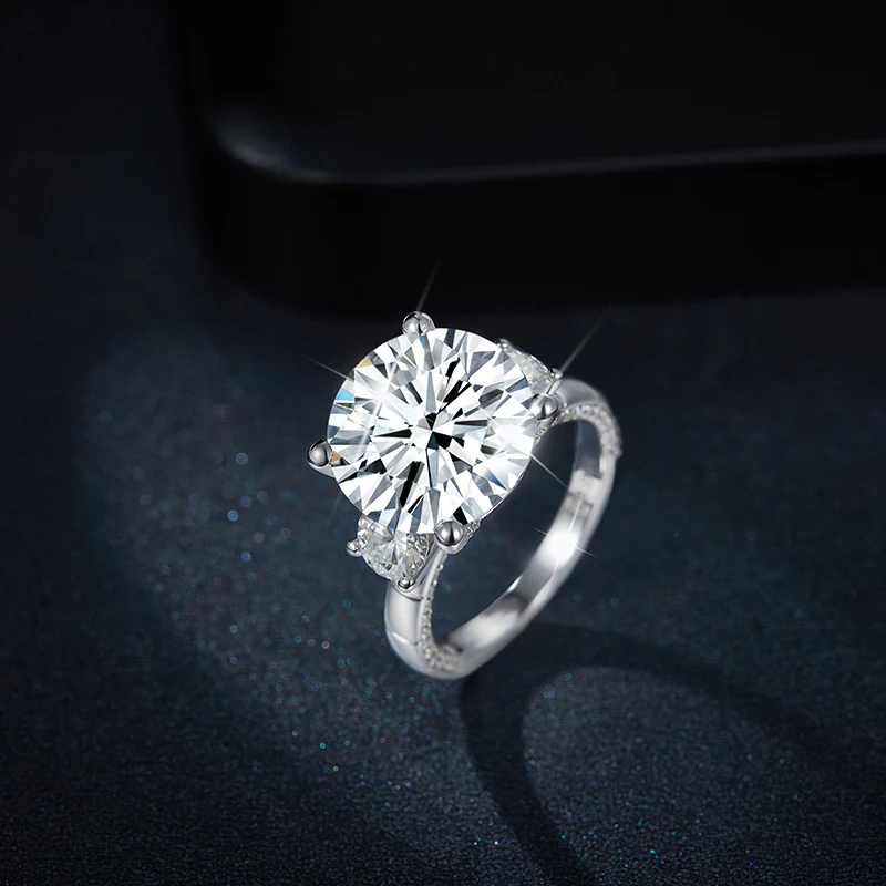 IE0110 ROUND BRILLIANT CUT MOISSANITE ENGAGEMENT RING IN STERLING SILVER - Image 4