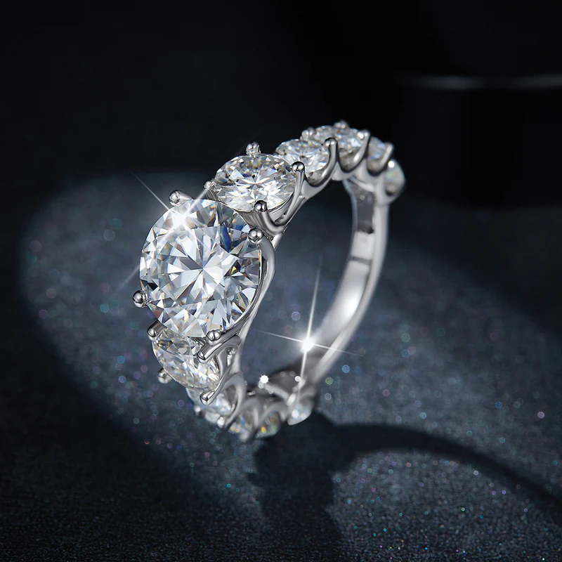 IE0124 ROUND CUT MOISSANITE ENGANGEMENT RING IN STERLING SILVER - Image 4